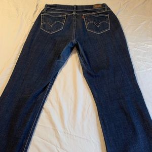 Women Levi Jeans